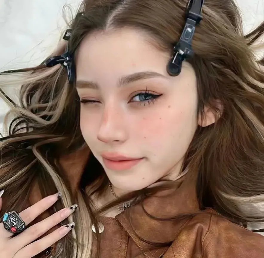红。白。蓝